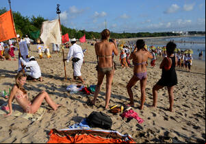 erotic beach fucking - Bali Has Had Enough of 'Naughty Tourists' Who Have Sex in Public and Break  Traffic Laws